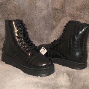 Black crocidile platform combat boots